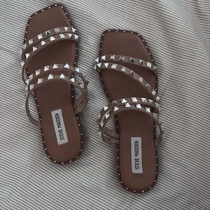 STEVE MADDEN studded travel sandal size 8